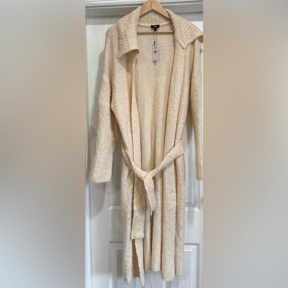 Express Soft Cream Belted Robe - Picture 4 of 7